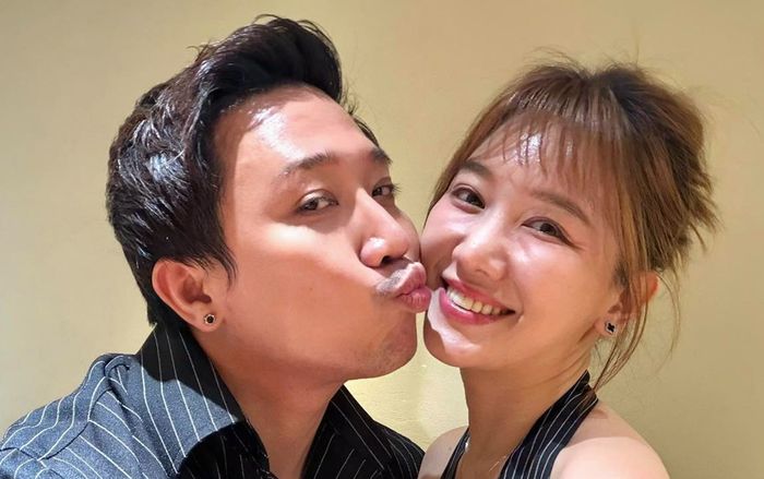 Hari Won 'tương tác vật lý' Trấn Thành trên sân khấu Làn Sóng Xanh