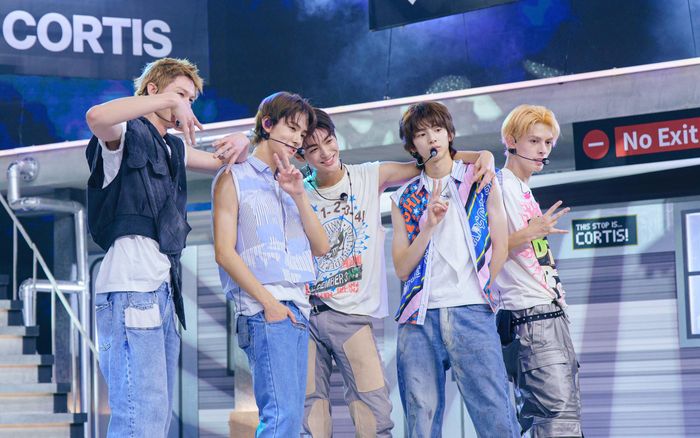 Hai nhóm nhạc tân binh đang phá vỡ khuôn mẫu Kpop truyền thống