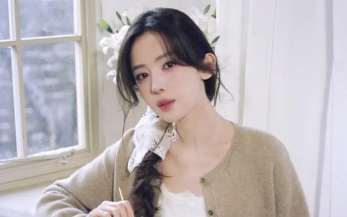 Cổ Lực Na Trát hoá nàng thơ trong loạt ảnh mới