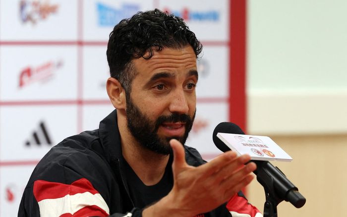 Không còn đường lui cho Amorim ở Man United