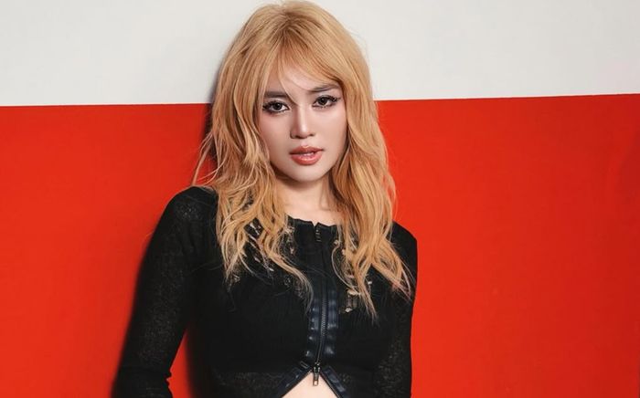 Ninh Dương Lan Ngọc gây chú ý với diện mạo khác lạ