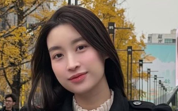 Máy ảnh 8 chữ số của con dâu bầu Hiển