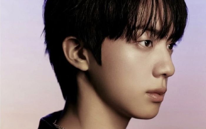 Jin (BTS) lại gây sốt