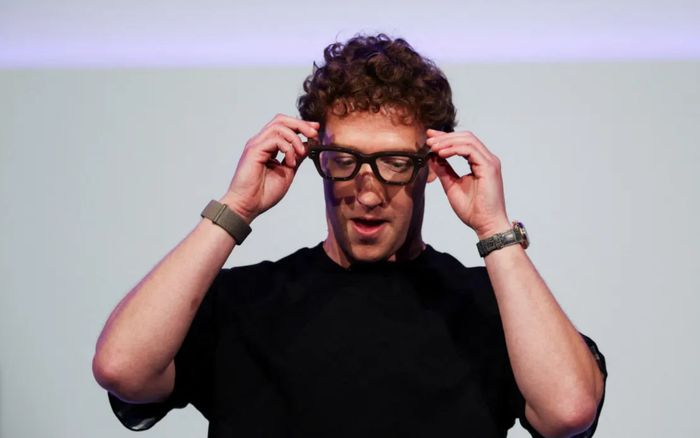 Meta tiết lộ lý do trì hoãn ra mắt kính thông minh