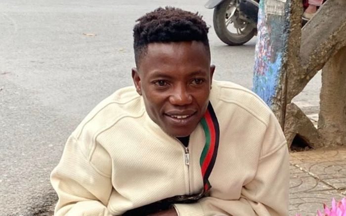 Điện thoại 6 triệu đồng của Lindo Team châu Phi