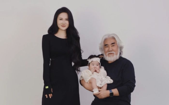 Vợ trẻ đạo diễn loạt phim võ hiệp Kim Dung 'xả' chuyện áp lực hôn nhân lệch tuổi