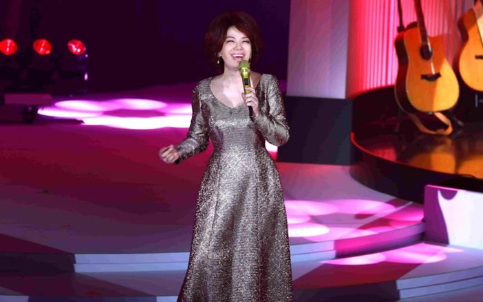 Nữ ca sĩ gạo cội tạm biệt khán giả bằng đêm diễn cuối cùng