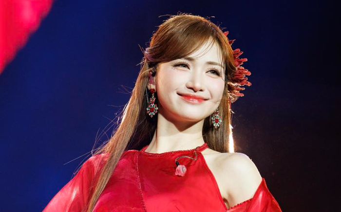 Hòa Minzy dành sự yêu mến đặc biệt cho một sao nam Vbiz