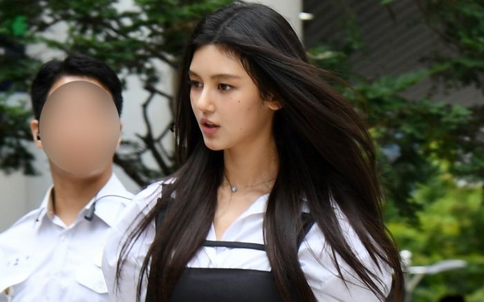 Vì sao ADOR chọn kiện Danielle (NewJeans) với số tiền 6 nghìn tỷ đồng?