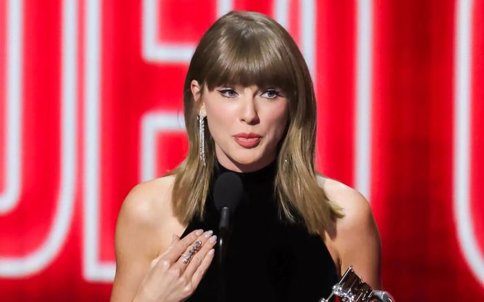 Taylor Swift gây chú ý với nhẫn kim cương 'độc nhất vô nhị' tại VMAs 2026