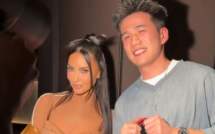 Người mẫu Kim Kardashian có hành động đặc biệt dành cho fan
