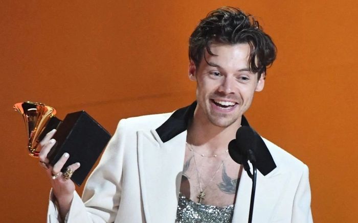 Harry Styles tiết lộ người yêu cũ đã thay đổi cuộc đời anh