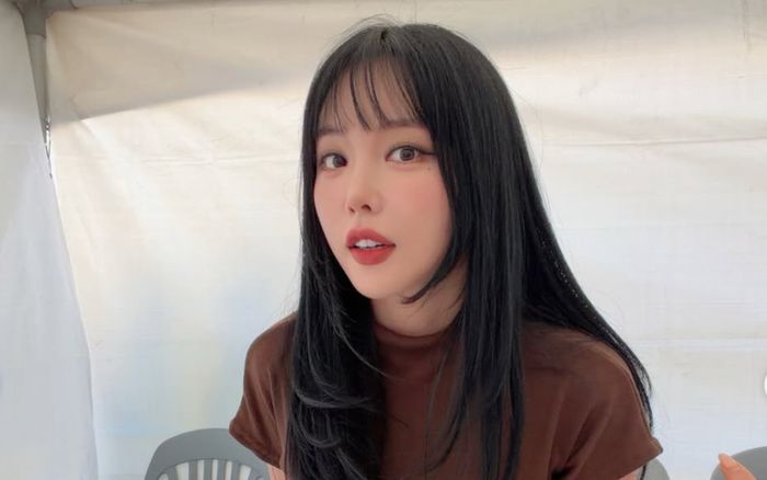 Ca sĩ Hong Jin Young khoe vóc dáng mảnh mai sau tin đồn mang thai