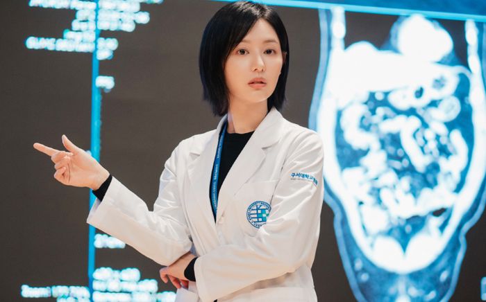 Doctor X của Kim Ji Won lập thành tích rating cao nhất năm 2026