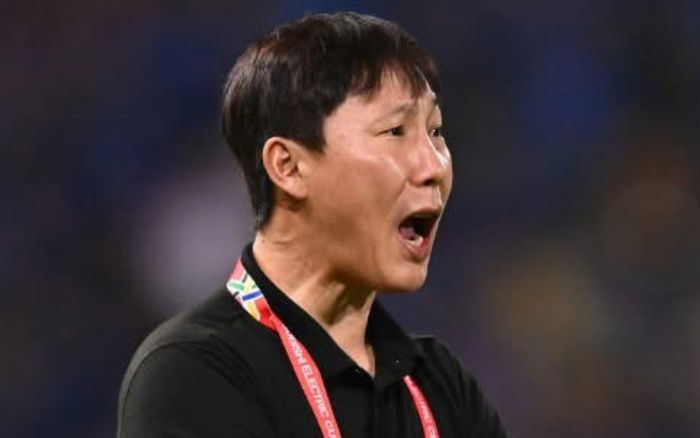 Án phạt nặng của AFC khiến HLV Kim Sang Sik đối mặt thử thách chưa từng có