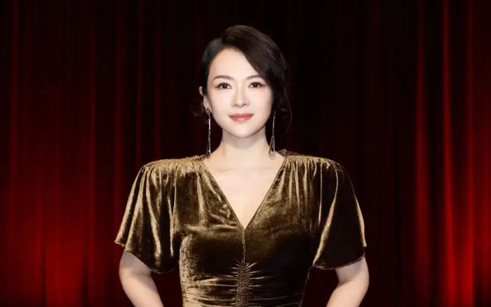 Chương Tử Di diện váy xẻ sâu, khí chất minh tinh trên thảm đỏ
