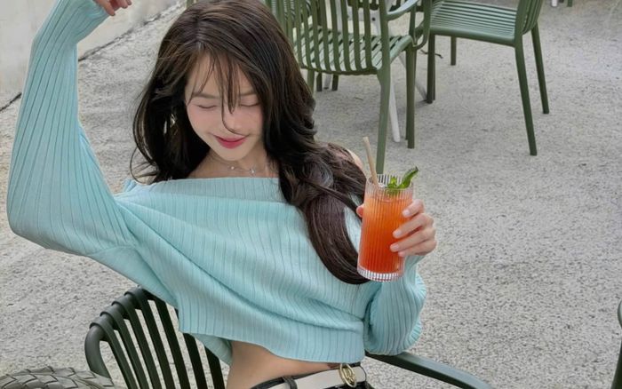 Vòng eo nhỏ khó tin của Hoa hậu Thanh Thủy