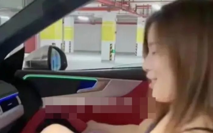 Cho nữ đồng nghiệp đi nhờ xe một lần, người đàn ông rơi vào tình cảnh khó xử