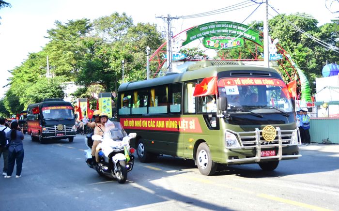 Các tuyến đường người dân TP.HCM có thể đứng để tiễn đưa 731 hài cốt liệt sĩ ở công viên Lê Thị Riêng