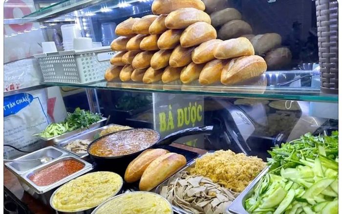 Bánh mì Bà Được lên tiếng xin lỗi, số ca ngộ độc nghi do ăn bánh mì đã tăng lên 167 người