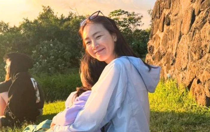 Choi Ji Woo đi du lịch Nhật Bản với con gái 6 tuổi