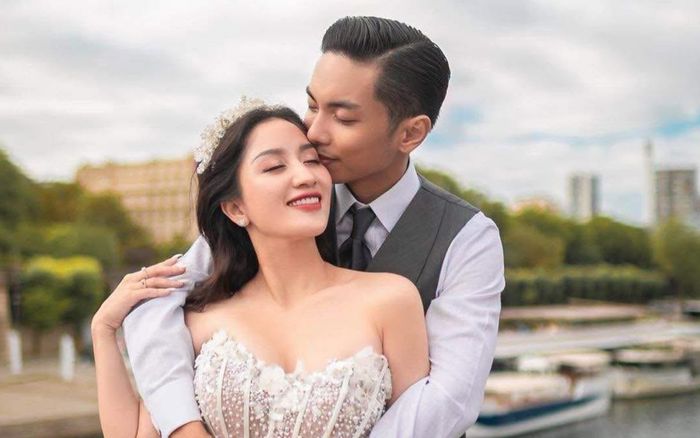 Khánh Thi báo tin vui cùng Phan Hiển