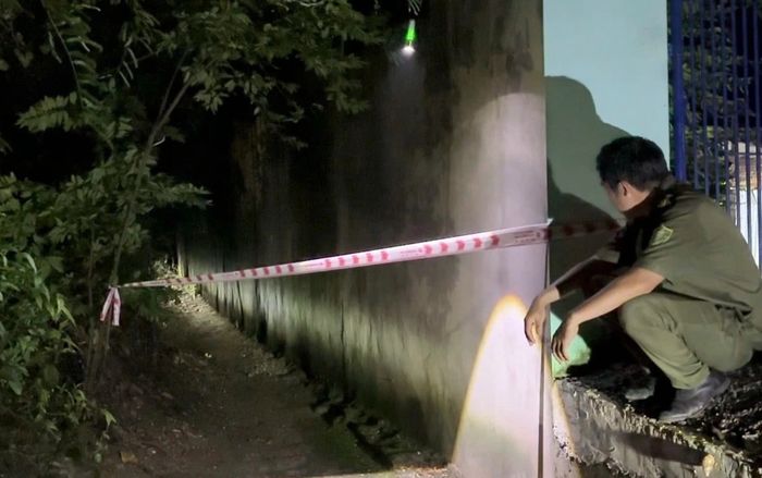 Bé trai 12 tuổi được phát hiện nằm ở vũng nước, càng thương tâm hơn khi lại gần kiểm tra