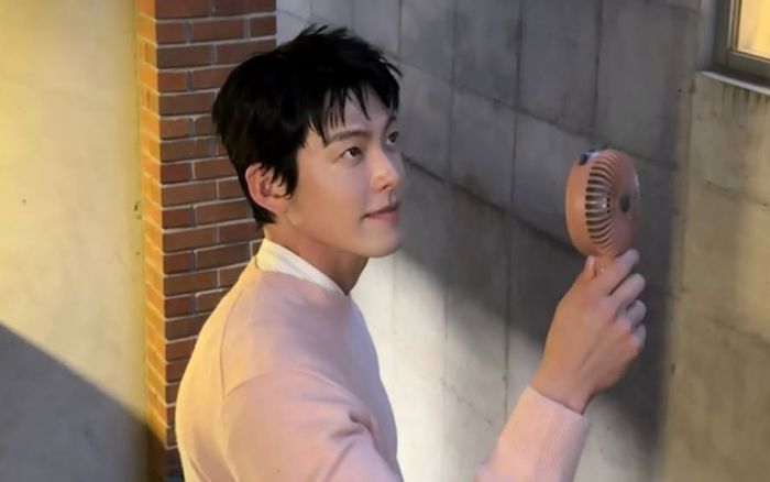 Chồng Shin Min Ah gây sốt với diện mạo mới