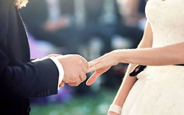 Vừa ly hôn, sao nữ gây sốc khi đính hôn với anh họ của chồng cũ