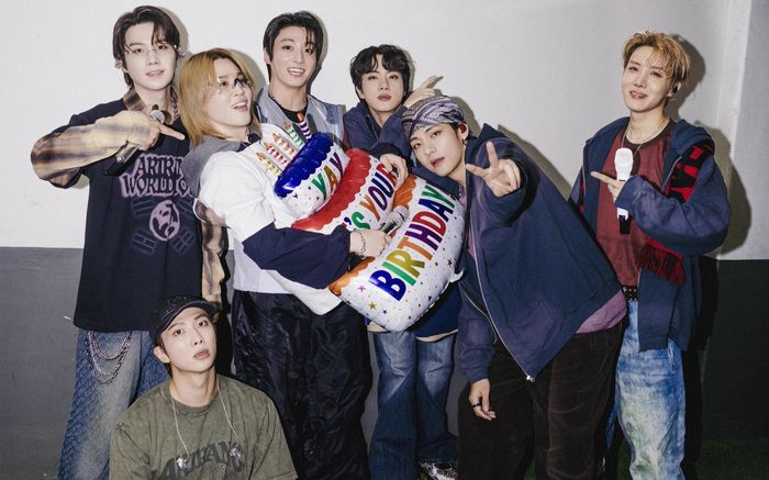 BTS trở thành nhóm nhạc đầu tiên trên thế giới vượt 10 tỷ lượt nghe