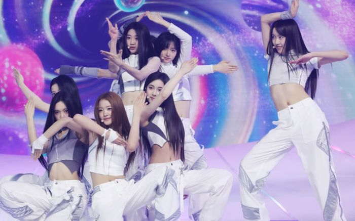 Tân binh của Lee Soo Man gây sốt với công thức Kpop quen thuộc, gợi nhớ BoA và thời hoàng kim SM