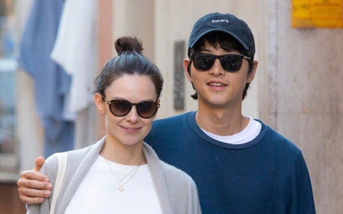 Đồng nghiệp hé lộ hôn nhân hiện tại của Song Joong Ki và vợ ngoại quốc