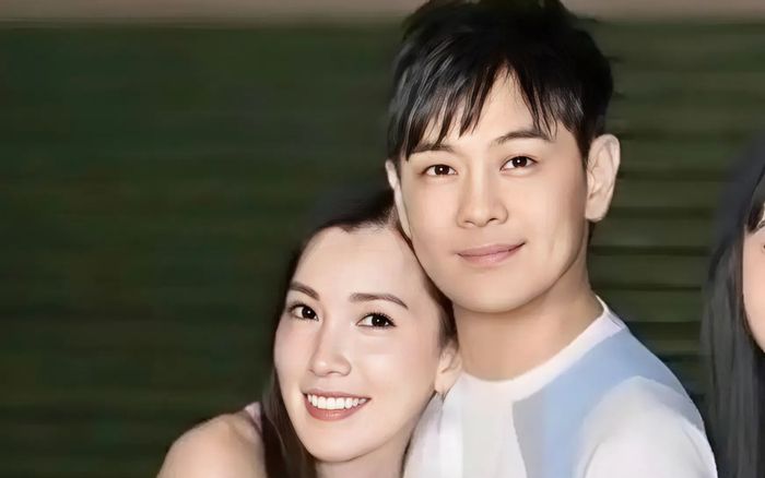 Lâm Chí Dĩnh phong độ bên vợ đẹp ở tuổi 52