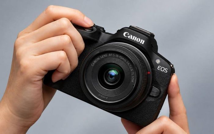 Canon R50 liệu còn giữ được ngôi vương máy ảnh giá rẻ?