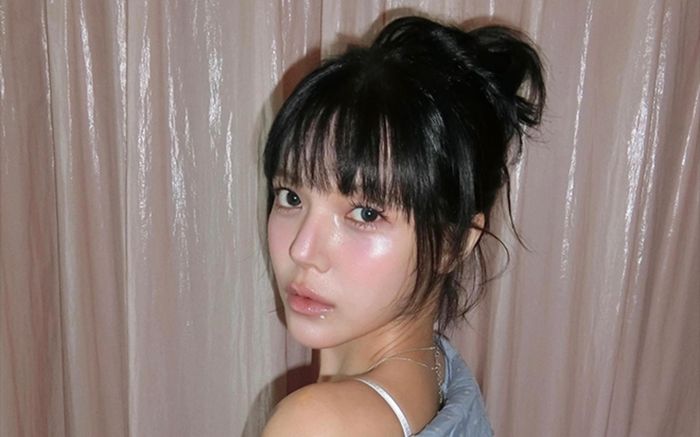 Cựu thành viên AOA bất ngờ xuất hiện trong trang phục bệnh nhân, loạt ảnh gây lo lắng