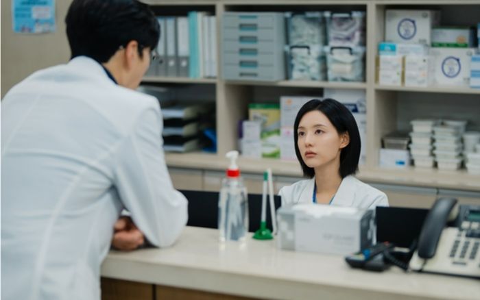 Jang Seung Jo cố gắng chinh phục Kim Ji bằng sự quyến rũ trong 'Doctor X'