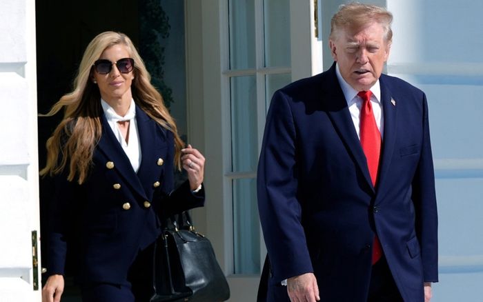 Vì sao Thư ký báo chí Nhà Trắng bị ông Trump cho thôi việc sau 5 ngày làm việc?