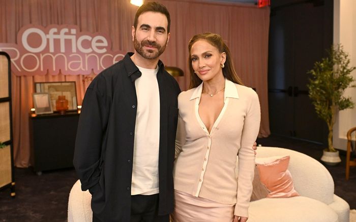 Jennifer Lopez lại vướng nghi vấn hẹn hò bạn diễn kém tuổi