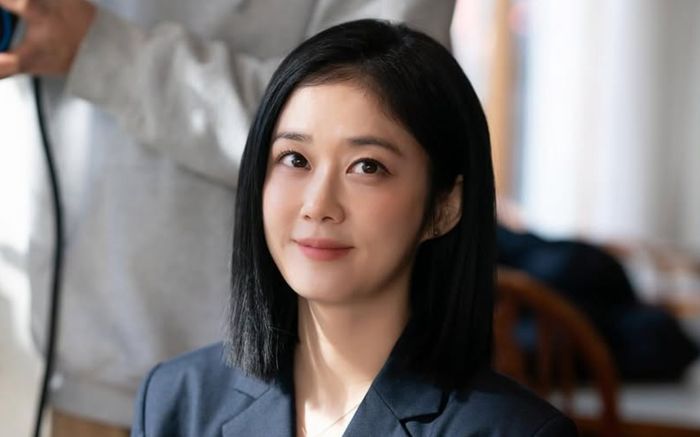Jang Na Ra trở lại với tạo hình luật sư trong Good Partner