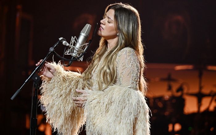 Kelly Clarkson: 'Không nên để AI cạnh tranh với con người'