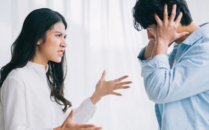 Bạn gái vô tư làm một việc với đàn ông khác, người yêu nghẹn lời: 'Nói ra sợ bị cho là ghen tuông'
