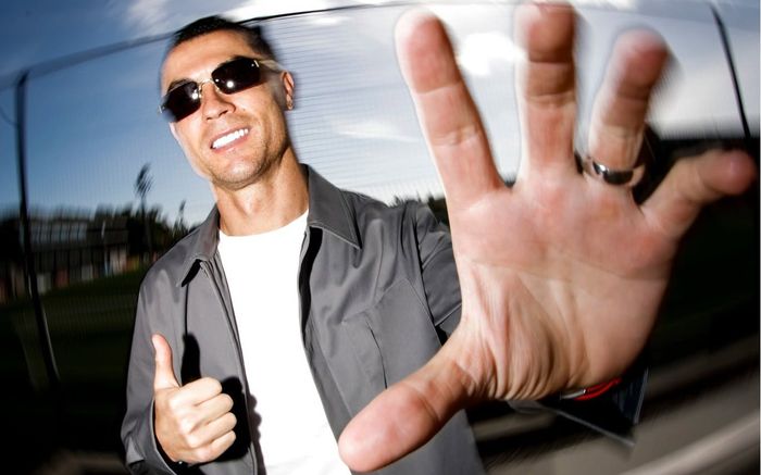 Ronaldo mất thu nhập 38 giây để đóng phạt việc rời đội tuyển Bồ Đào Nha