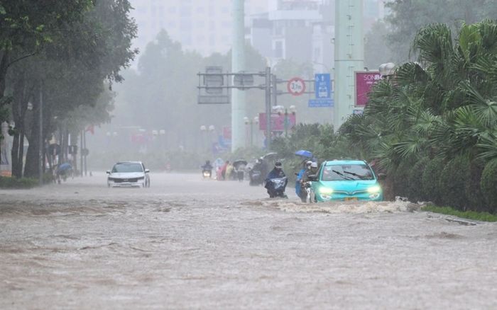 Nam Bộ và Lâm Đồng đón mưa lớn, cảnh báo loạt nguy cơ đáng lo ngại