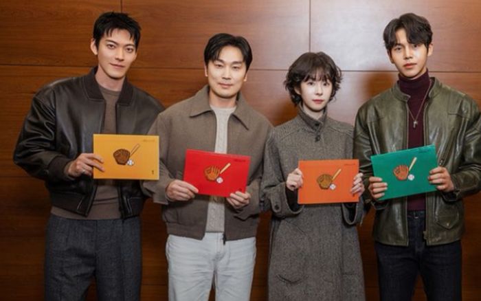 Kim Woo Bin và Seo Eun Soo hội ngộ trong phim thể thao mới GIFT