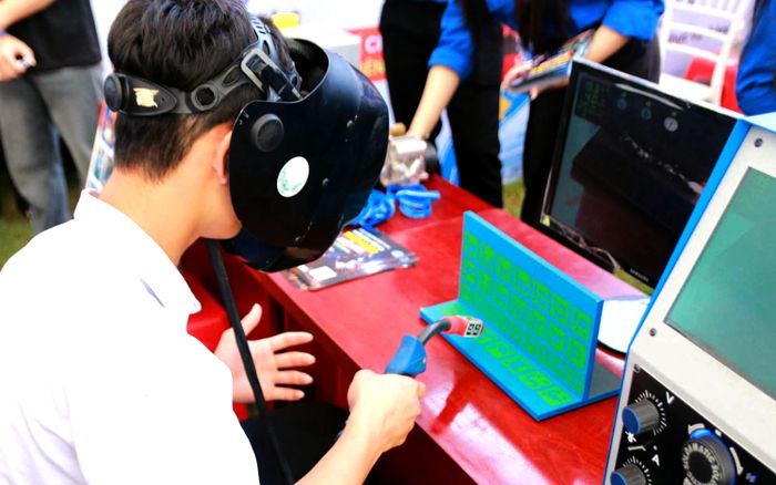 Trường phát thông báo khẩn cảnh báo: Sinh viên bị xe khách chở đến gần khu vực biên giới Campuchia