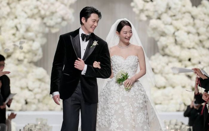 Kim Woo Bin gây bất ngờ với hình ảnh đời thường sau gần 1 năm kết hôn cùng Shin Min Ah
