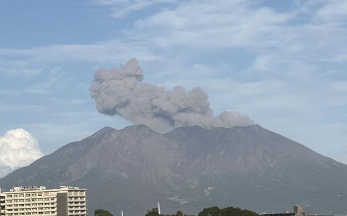 Núi lửa Sakurajima ở Nhật Bản phun trào lần thứ 31 trong năm, tro bụi có thể lan xa 240 km
