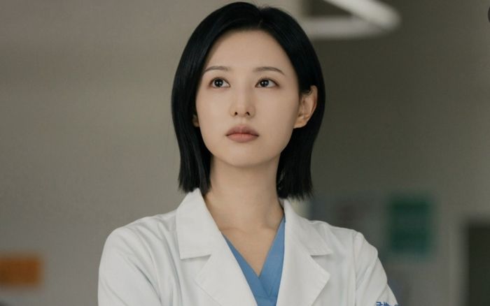 Kim Ji Won gặp rắc rối với phim 'Bác sĩ X'