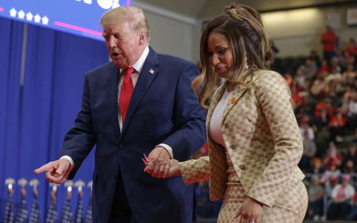 Donald Trump gây sốc khi công khai khen về cơ thể của Nicki Minaj
