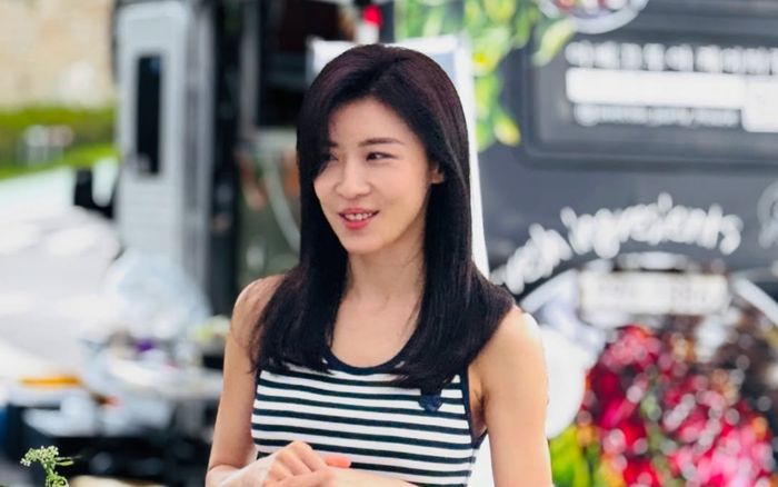 Lee Seo Jin nhận xét về nhan sắc Ha Ji Won sau 23 năm
